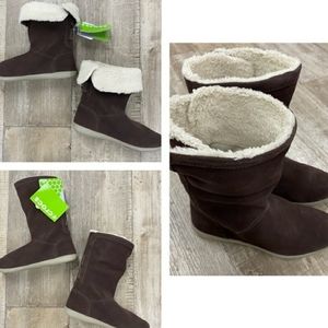 Crocs Adela Fold Over Fuzz Booties Mahogany 6 New